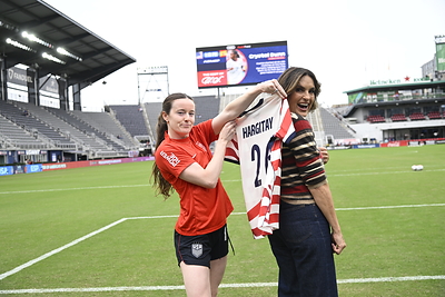 Purina and Mariska Hargitay Bring the Purple Leash Project to U.S. Soccer, Launch Limited-Edition Scarves Supporting Abuse Survivors and Pets